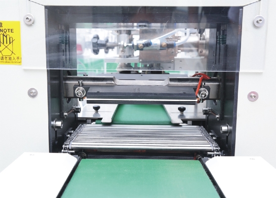 Automatizzato ricambiando la macchina imballatrice del sacchetto orizzontale con il film del PE